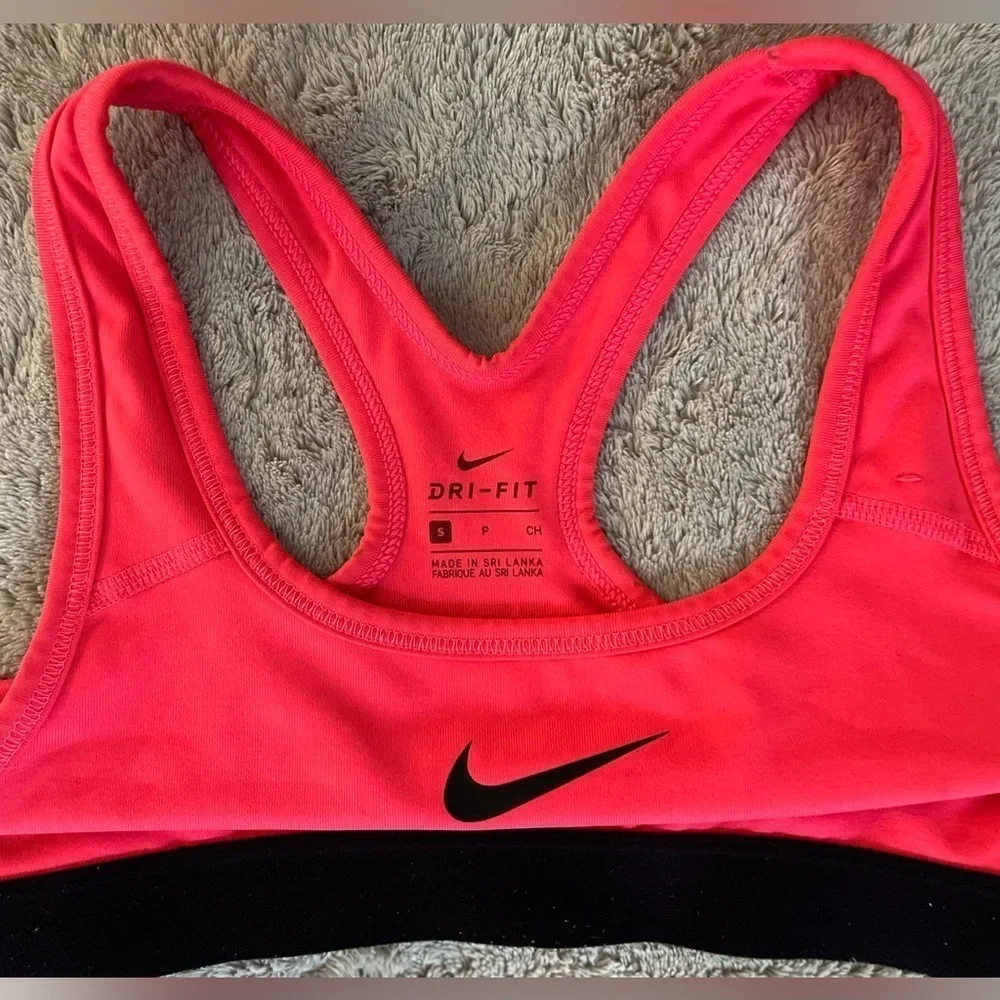 Girl’s Nike Dri-Fit Hot Pink Sports Bra-size Small